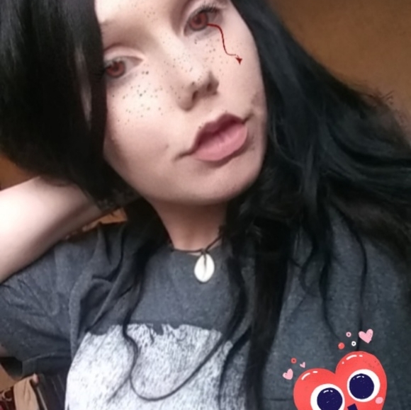 Meet your Posher, Cyn💚!! - Picture 3 of 16